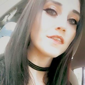 Meet your Posher, Hayley